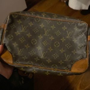Authentic Louis Vuitton pouch *firm price*